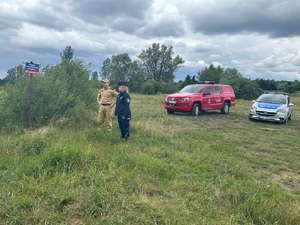 Wspólna kontrola Policji i Państwowej Straży Pożarnej kąpielisk i oznakowań w dorzeczu Warty i Widawki.