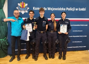Zdjęcie uczniów z Wojsławic i ich nauczyciela opiekuna.
